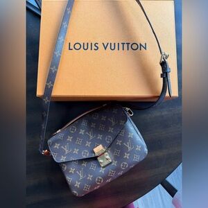 Louis Vuitton Pochette Métis – Monogram Canvas